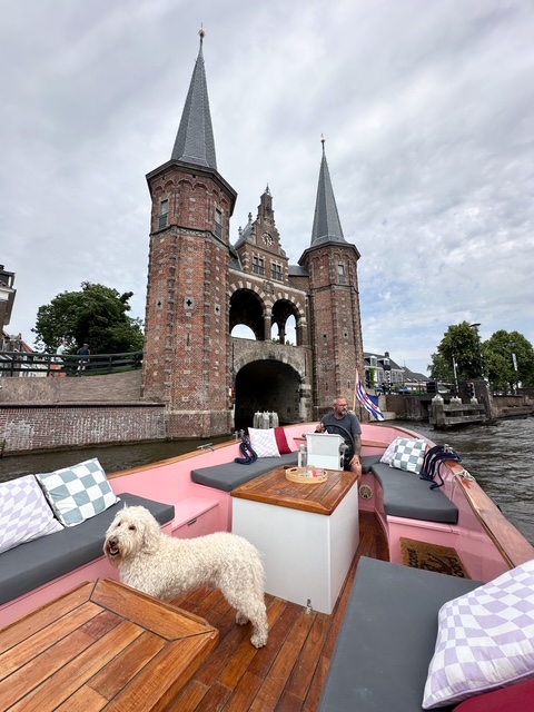 Sloep huren met Schipper bij de Dobberende Dame in Sneek